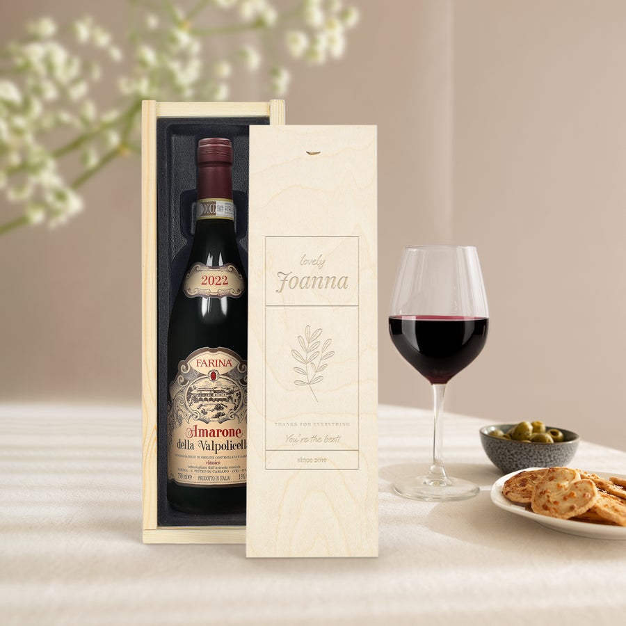 Farina Amarone Valpolicella Sticlă de vin Farina Amarone într-o cutie gravată de lux cu numele Joanna și mesajul Thanks for everything, You're the best!, since 2019