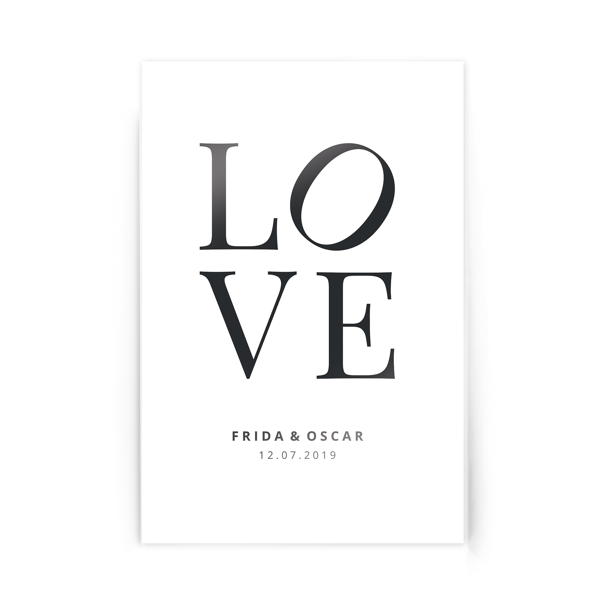 Akryl fotoprint med ordet LOVE, navnene Frida & Oscar og datoen 12.07.2019, som et minneverdig øyeblikk