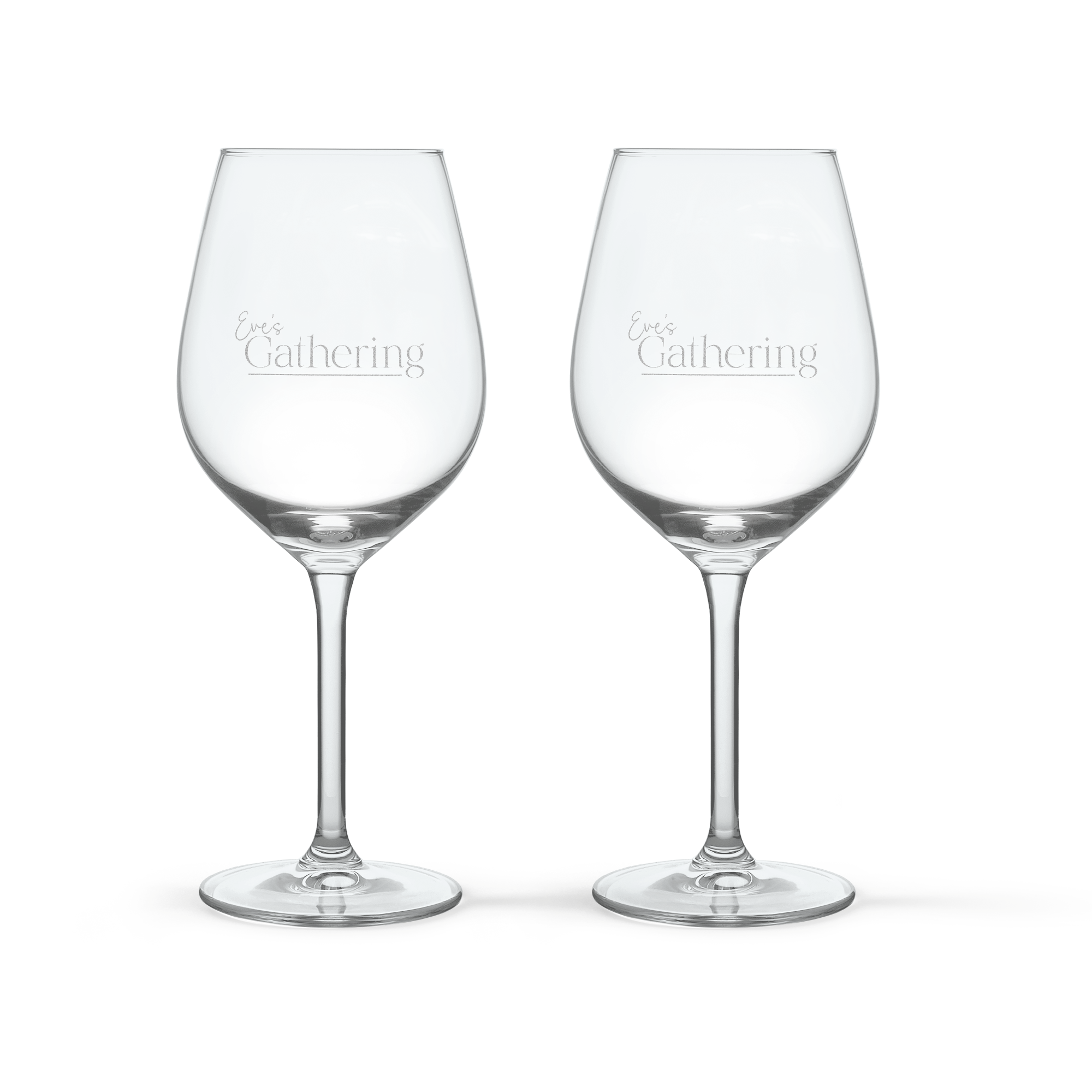 Duas taças de vinho personalizadas com o texto "Eve's Gathering" gravado, parte de um conjunto de taças de vinho.