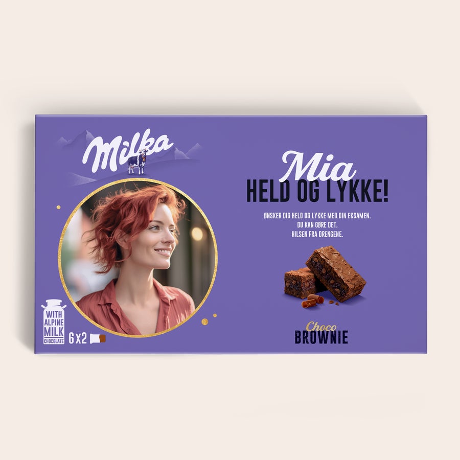Milka Choco Brownie gaveæske Lilla Milka Choco Brownie gaveæske med navn Mia, billede og teksten Held og Lykke printet på.