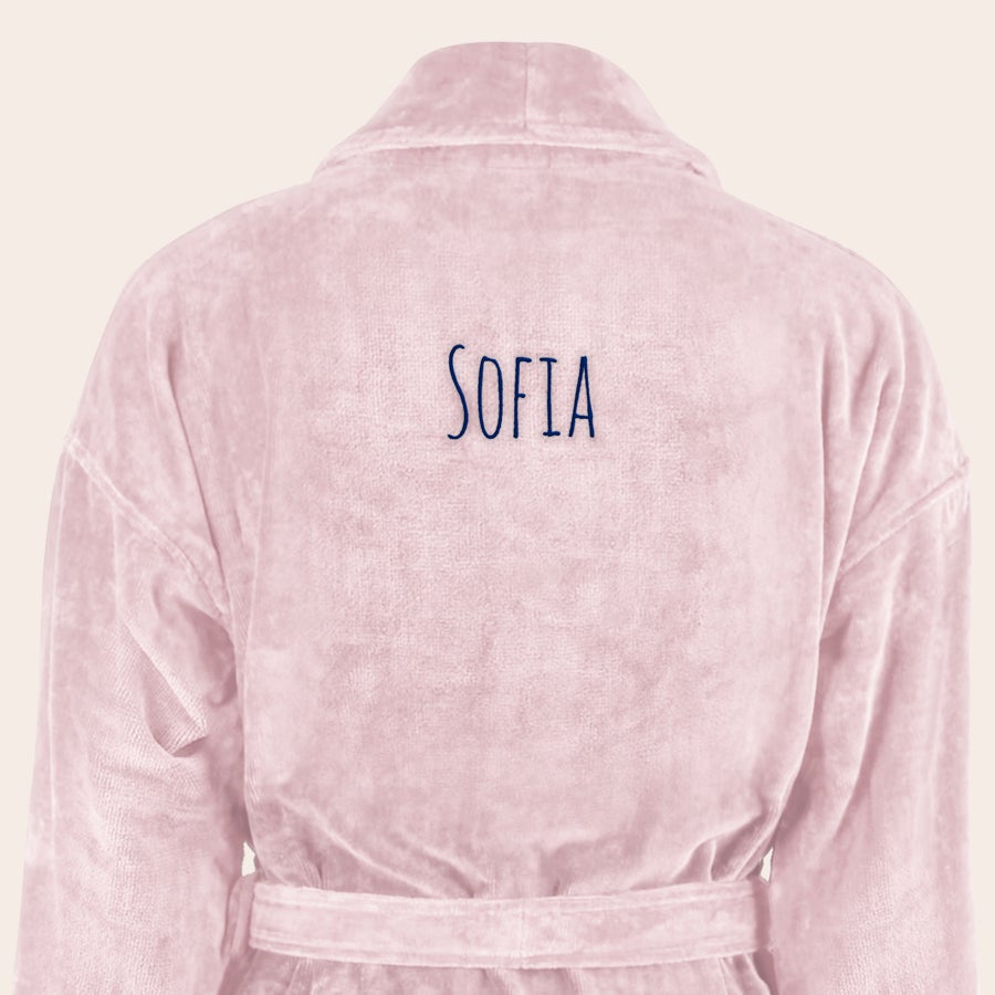 Bademantel Damen mit Namen Rosa Bademantel mit Schalkragen, aus Frottee, bestickt mit dem Namen Sofia in Dunkelblau, Ihr eigener Bademantel mit Namen bestickt!
