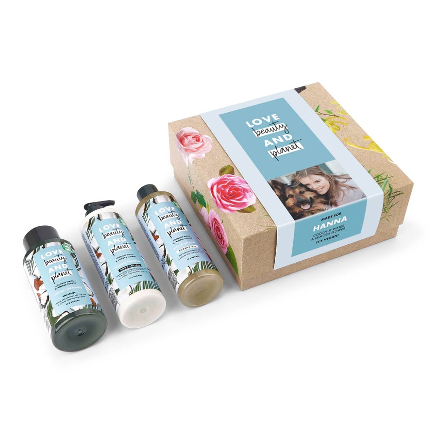 Personligt Love, Beauty and Planet-presentset - Coconut Water & Mimosa Flower    