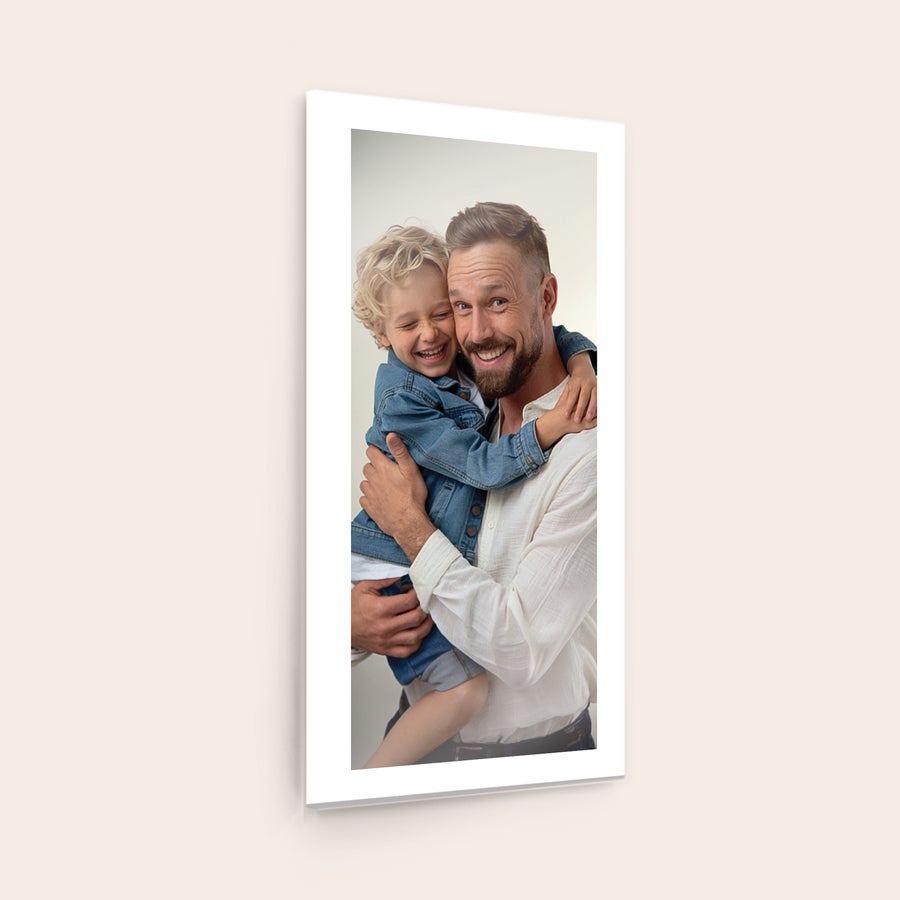 Foto en acrílico Foto en acrílico personalizada con una imagen de padre e hijo sonriendo, ideal para inmortalizar tu momento más memorable.
