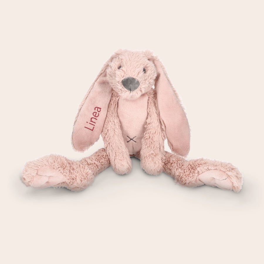Personalisiertes Kuscheltier - Happy Horse Plüschkaninchen rosa mit Ohren, auf dem linken Ohr ist der Name Linea aufgestickt zum Kuscheln mit Name