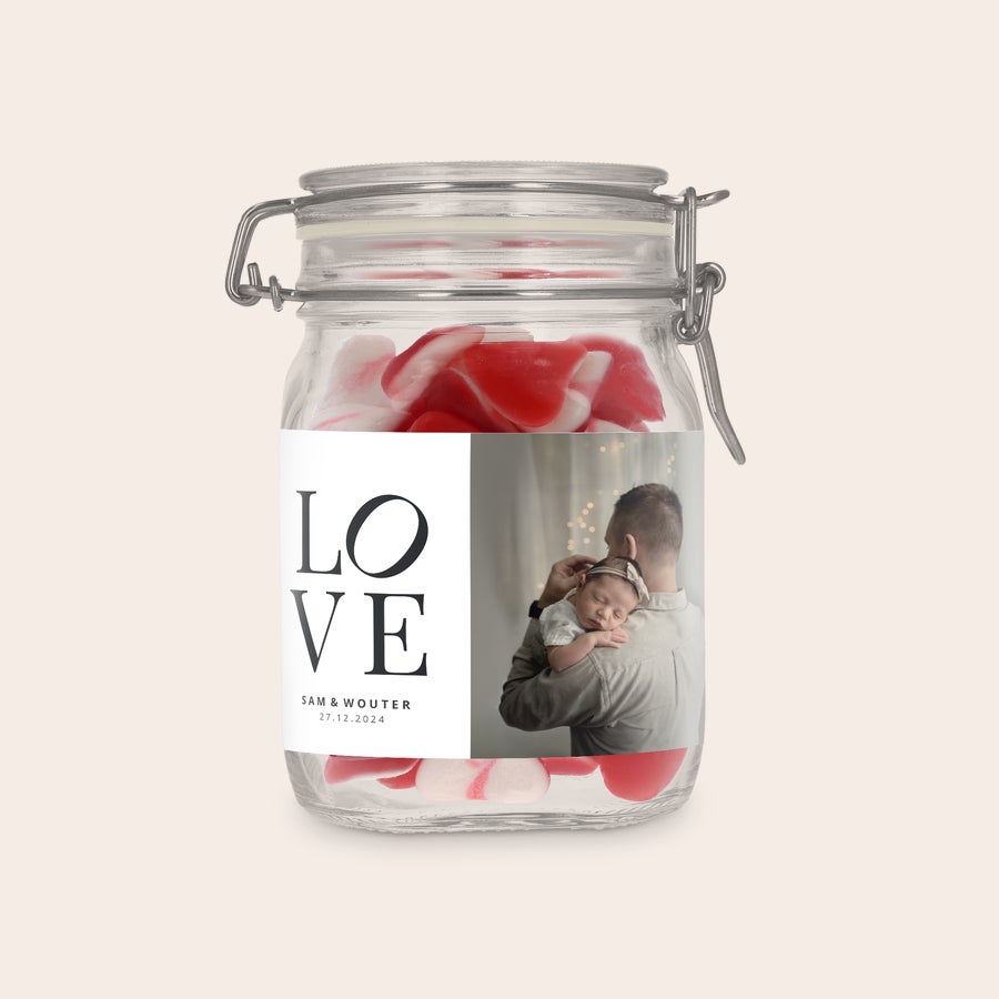 Személyre szabott édességes üveg Személyre szabott édes tégely szív alakú cukorkákkal, LOVE felirattal és egyedi fotóval nyomtatva