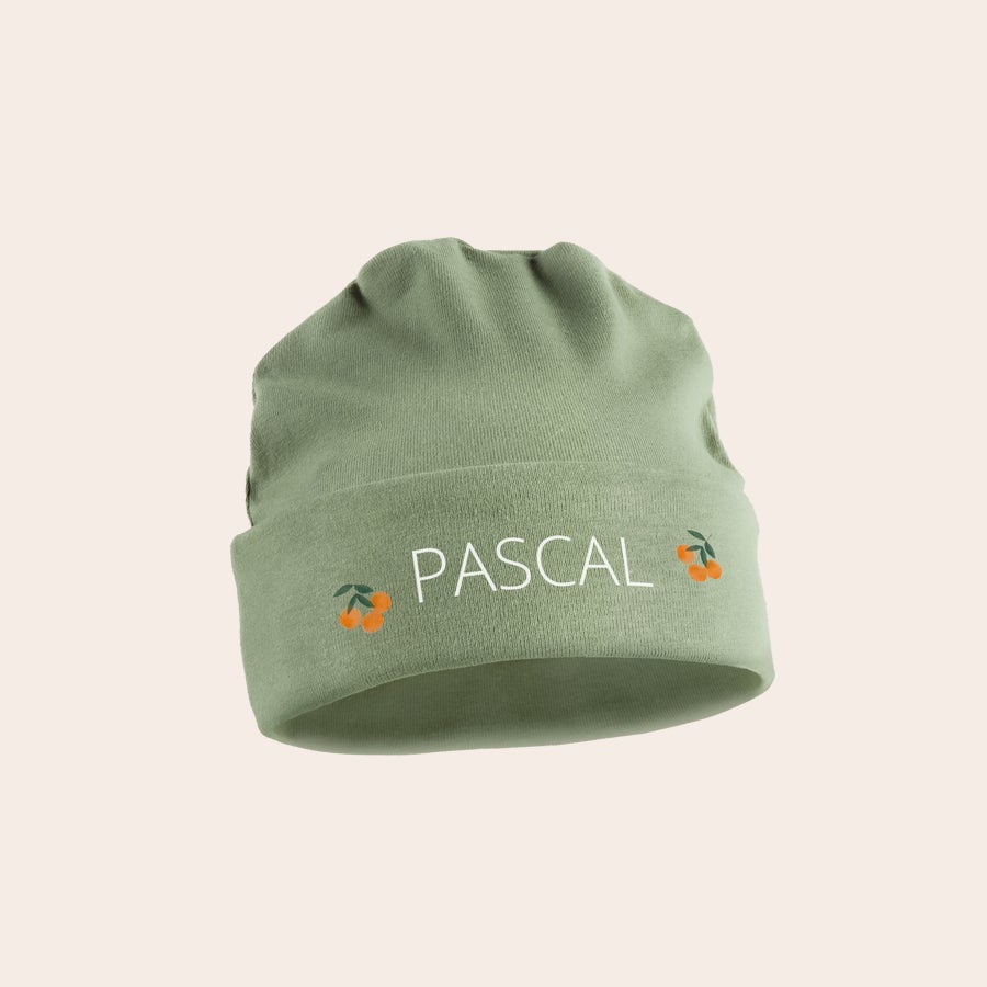 Bonnet naissance personnalisé Bonnet bébé vert personnalisé imprimé avec le prénom Pascal et des motifs d'oranges