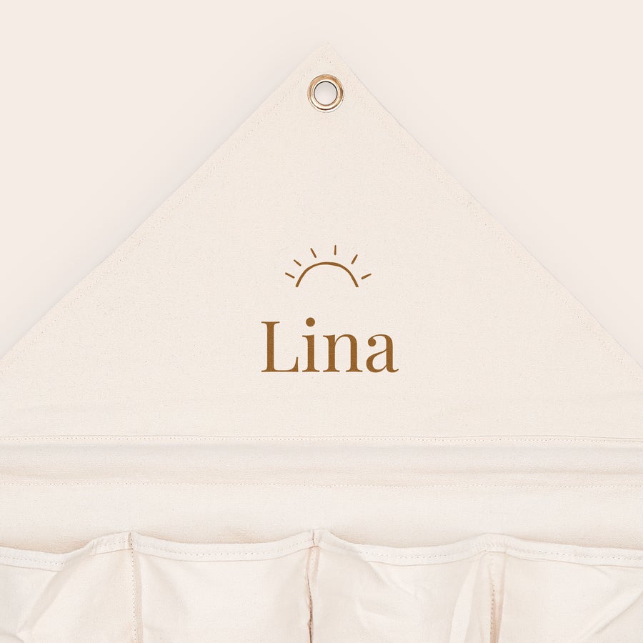 Hangende Opbergzak met naam en/of foto Gepersonaliseerde hangende opbergzak organiser, bedrukt met de naam Lina en een zonnetje.