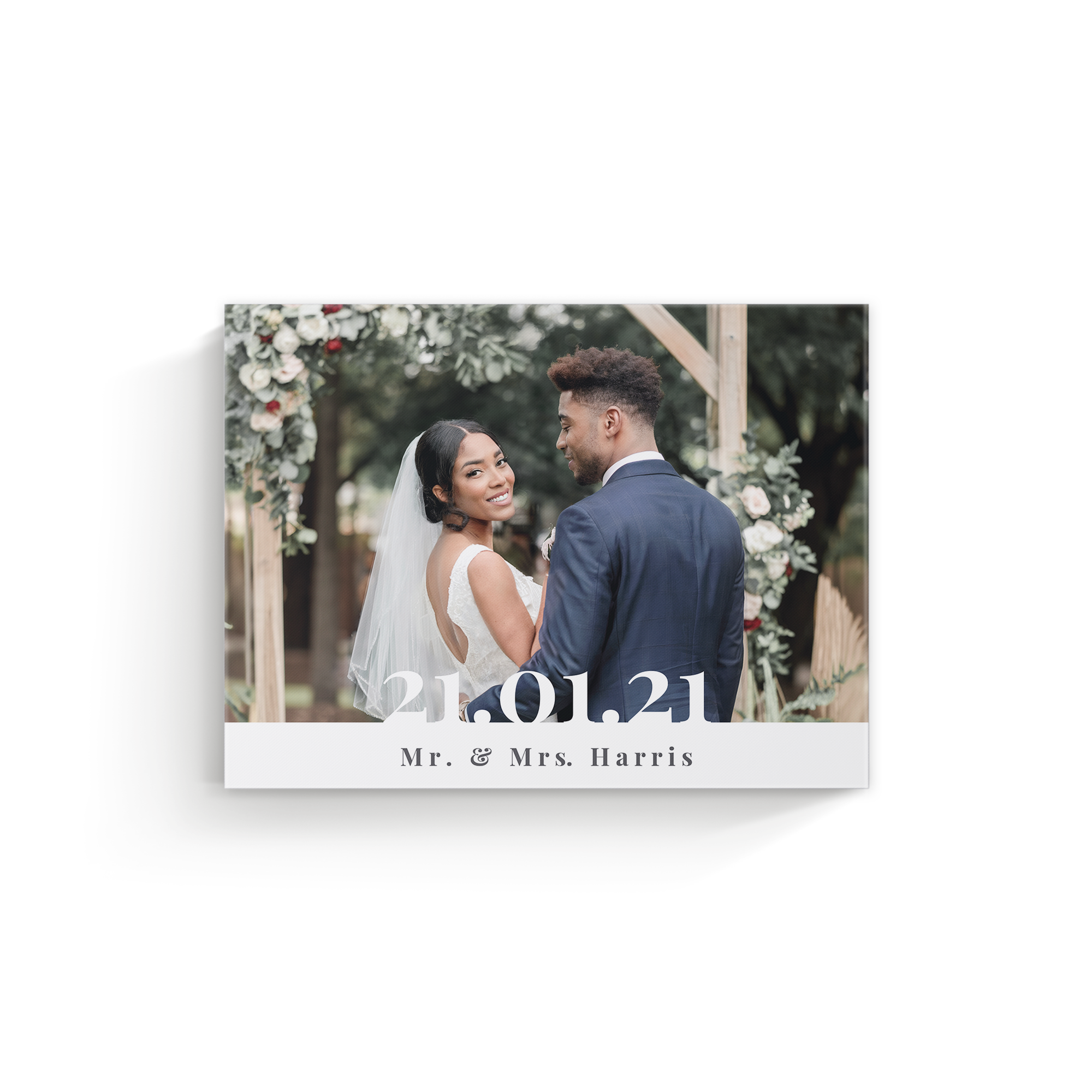 Pânză personalizată cu fotografia de nuntă a unui cuplu, data și numele tipărite pe pânză de înaltă calitate.