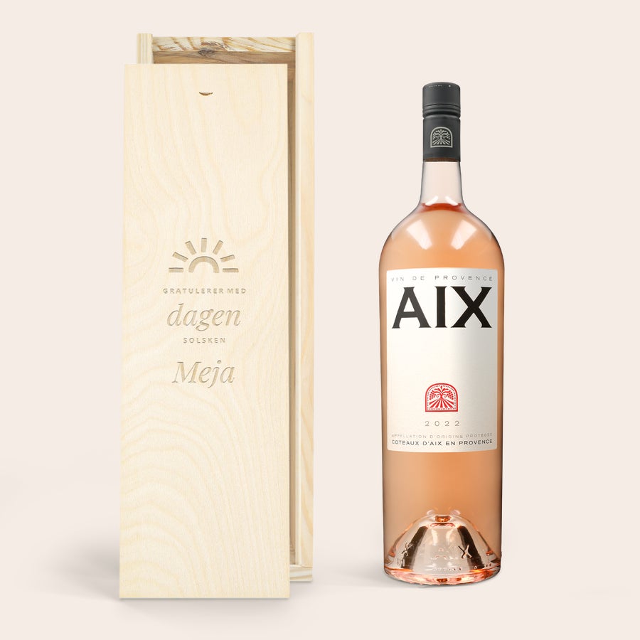 Personlig vin AIX rosé AIX rosé Magnum i en graverad vinlåda med texten Gratulerer med dagen solsken Meja