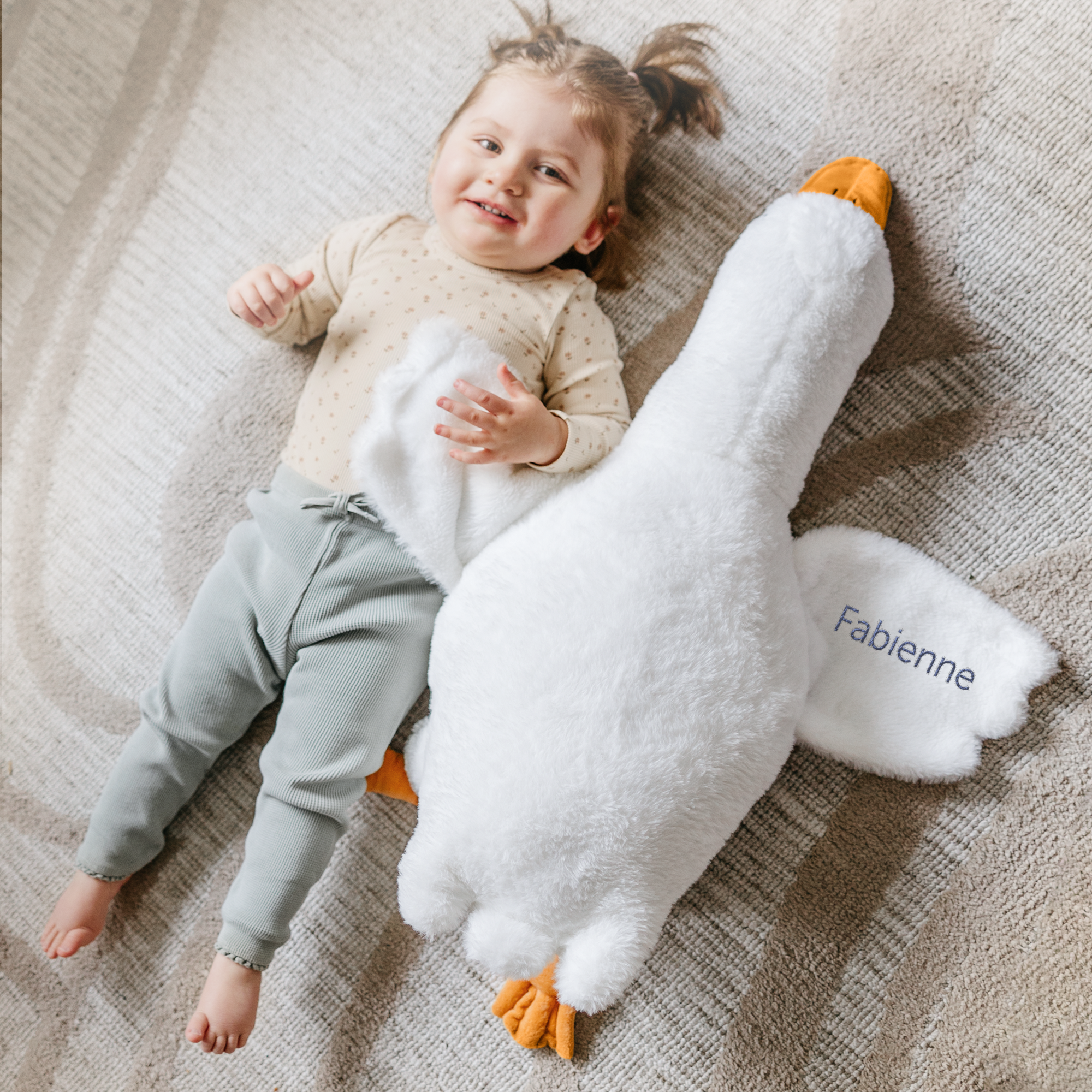 Peluche de ganso branco com nome Fabienne bordado, para surpreender os mais pequenos