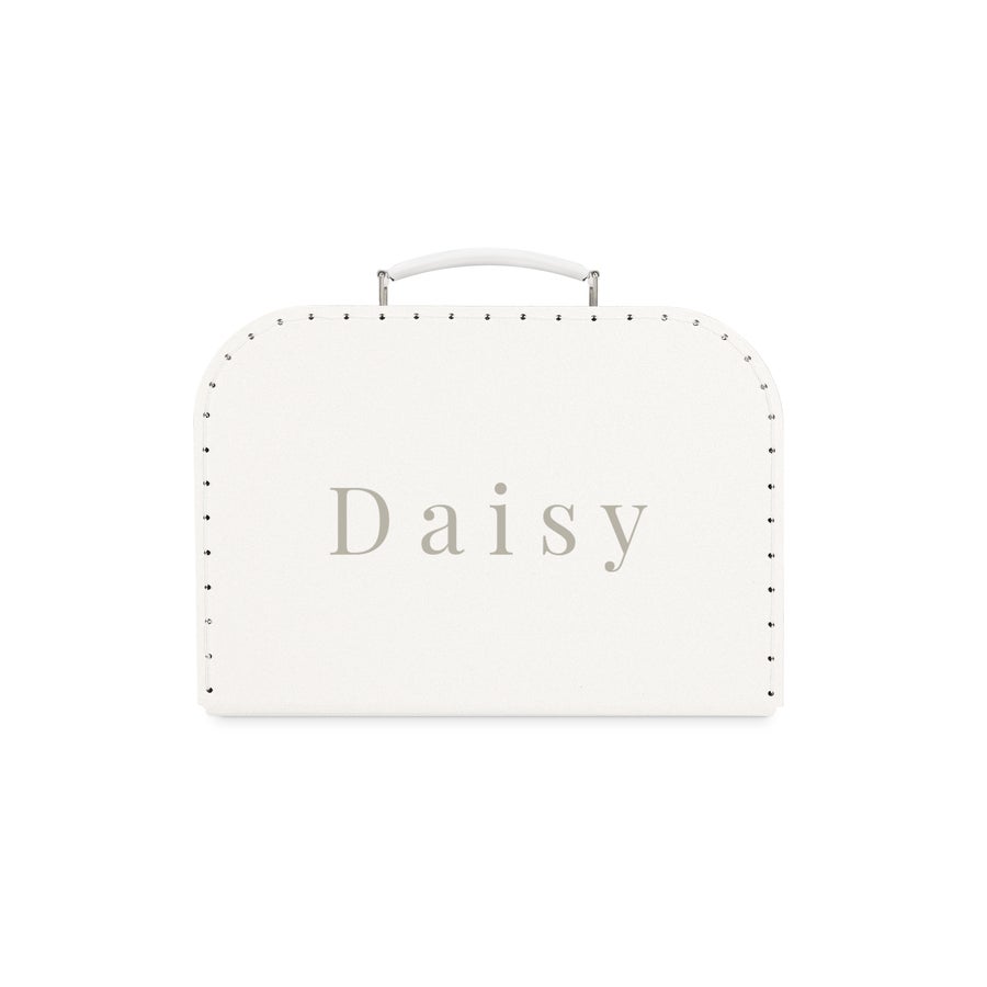Valiză de jucărie personalizată Valiză albă din carton, personalizată cu numele "Daisy" imprimat, un companion de călătorie unic pentru ei.