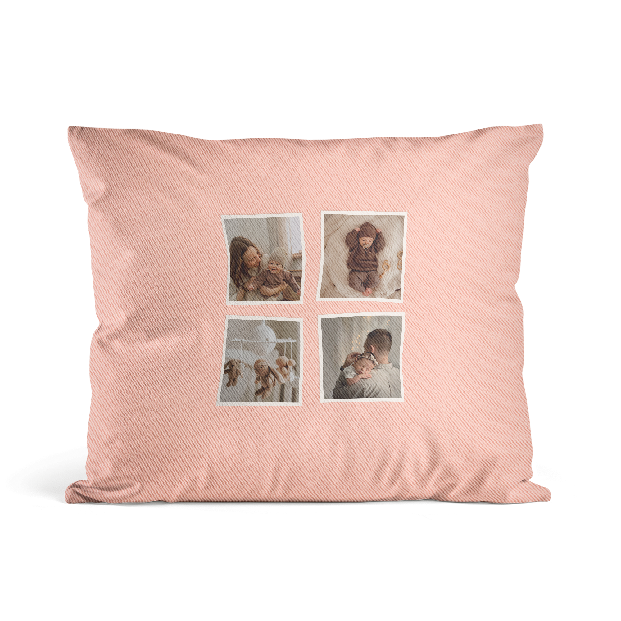 Cojín rosa claro personalizado con cuatro fotos cuadradas impresas de bebés y padres.