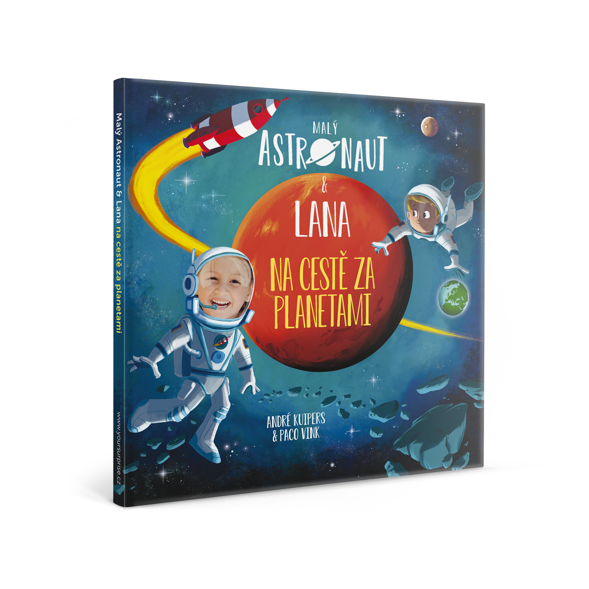 Malý astronaut & jméno na cestě za planetami - Kniha s personalizovaným jménem a fotografií na obálce.