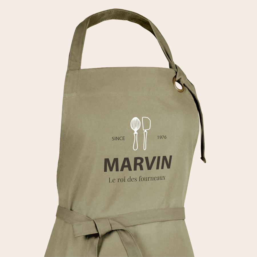 Tablier personnalisé Tablier beige personnalisé avec le texte Marvin le roi des fourneaux et des ustensiles de cuisine