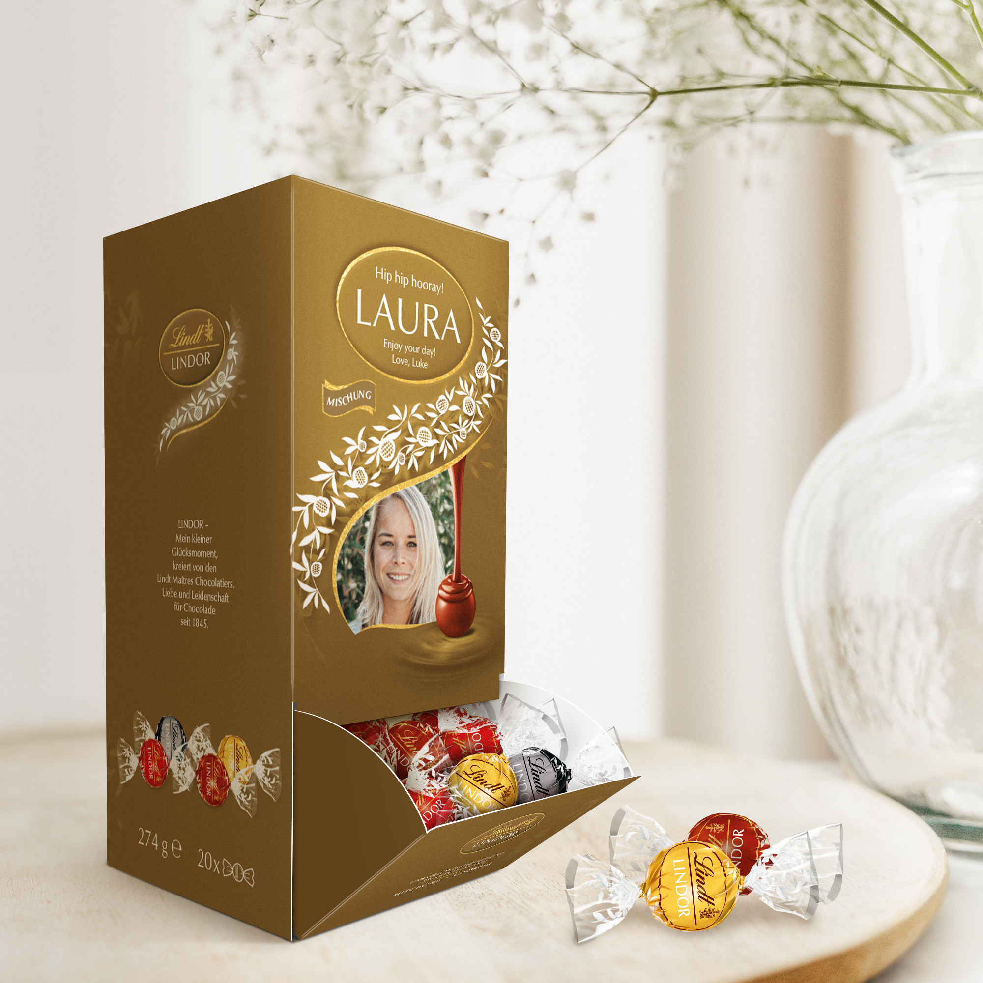 Caixa de presente personalizada de chocolate Lindt, com foto e nome "Laura" impresso