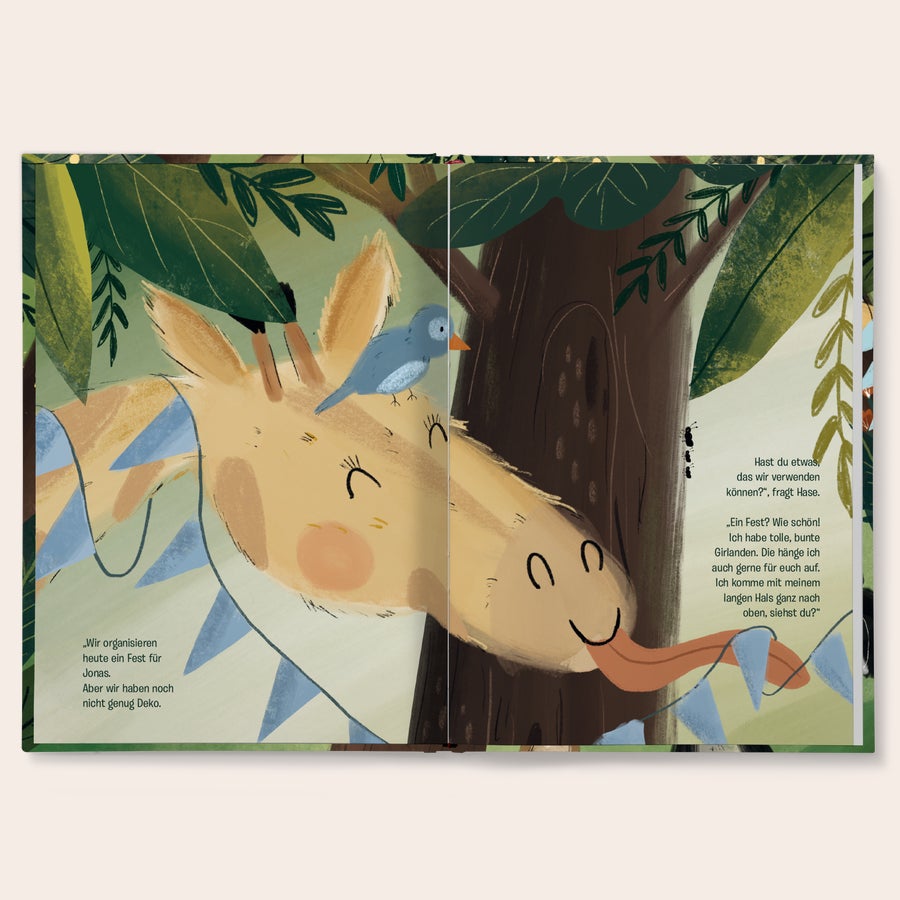 Buch Das Große Partybuch personalisieren Personalisiertes Buch - Das Große Partybuch - Hardcover, geöffnet mit Dschungelmotiv, Giraffe und Vogel, mit personalisiertem Text wie "Jonas".