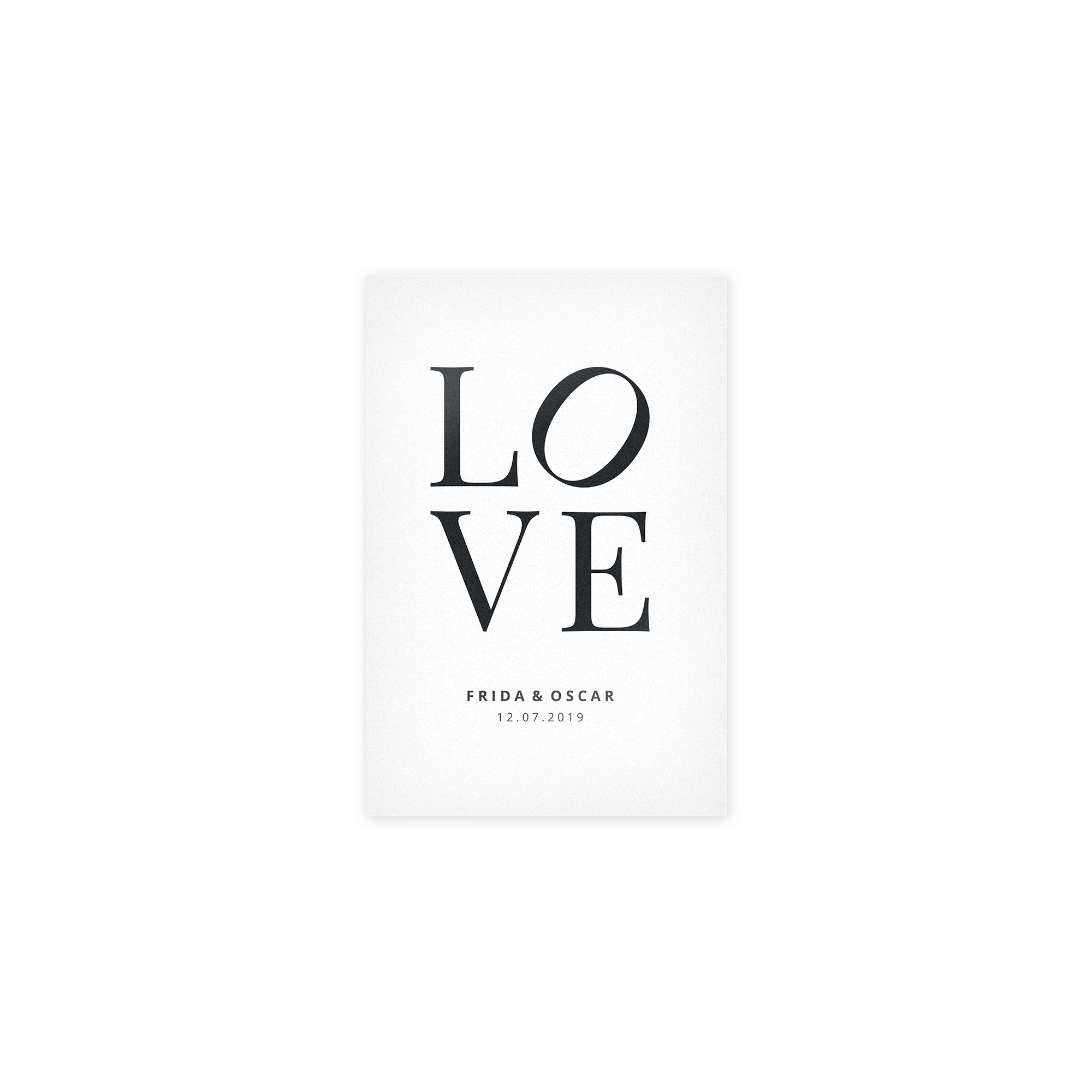 Et bilde på forex med LOVE-tekst og navnene Frida & Oscar, og datoen 12.07.2019, gir en flott dekorasjon.