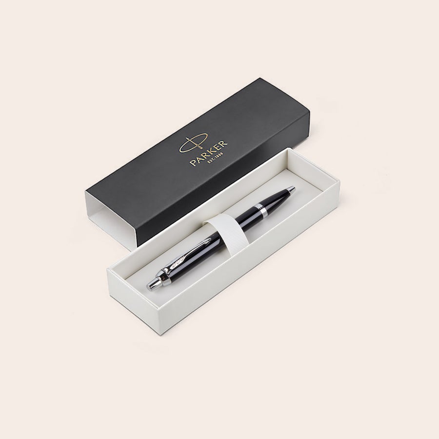Parker - IM-graverad penna Svart Parker IM-kulspetspenna i presentförpackning, få din egen design graverad i fin Parker IM-penna!