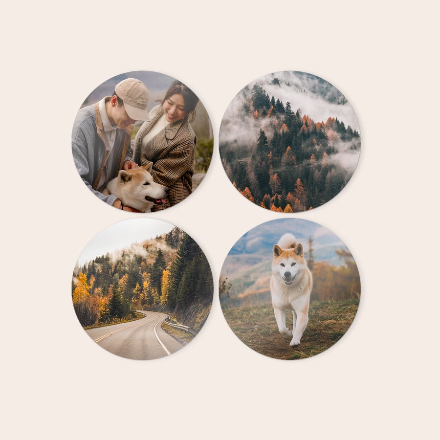 Fotokacheln Vier runde, personalisierte Wandbilder aus Holz mit Ihrem Design und gedruckten Fotos von Paar und Hund