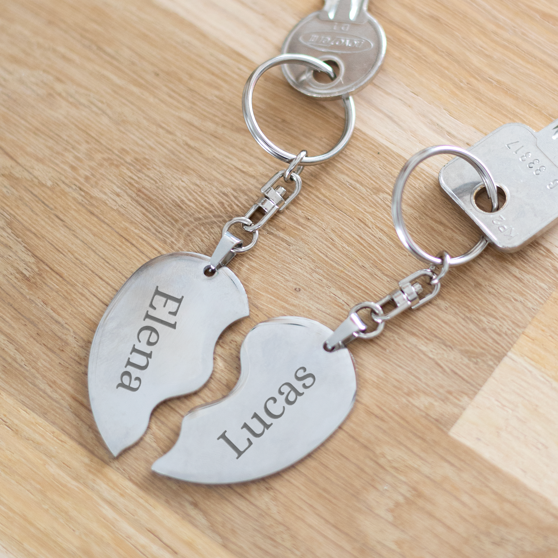 Partner-Schlüsselanhänger Set Mit Gravur – Geteiltes Herz In Gold, Personalisierbar Mit 2 Namen & Datum, Inkl. Geschenkbeutel