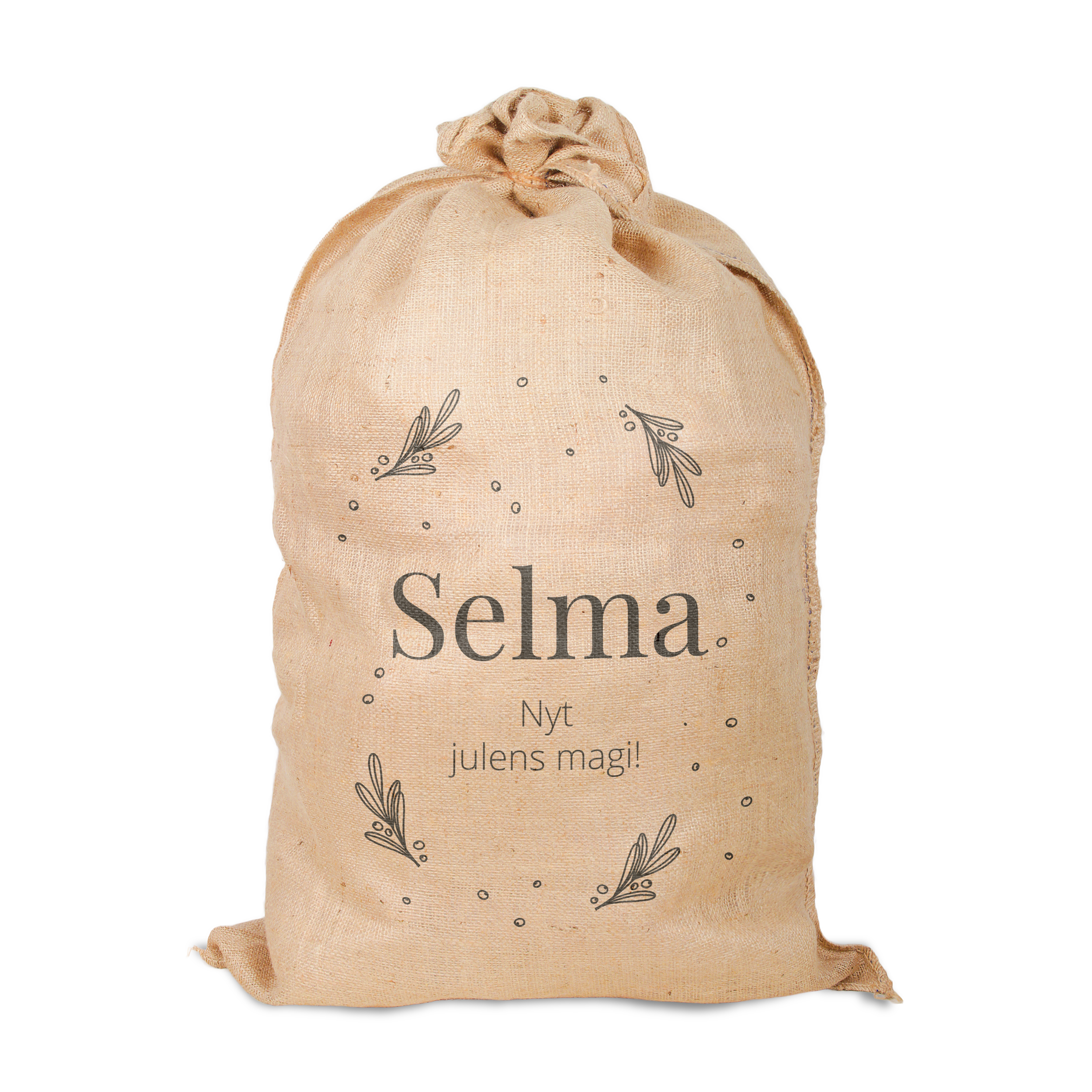 Jute julenissesekk med navnet "Selma" og teksten "Nyt julens magi!", trykt i sort skrift.
