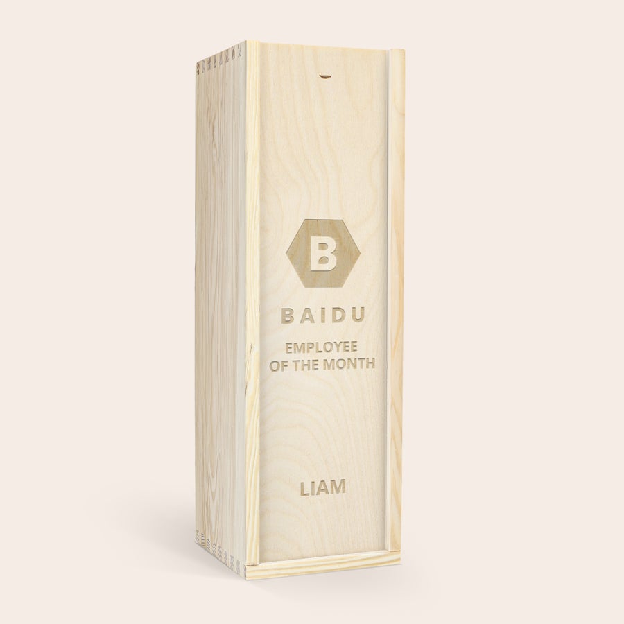 Vino AIX rosé Caja de madera para vino AIX rosé Magnum grabada con logotipo B, texto "BAIDU EMPLOYEE OF THE MONTH" y nombre Liam.