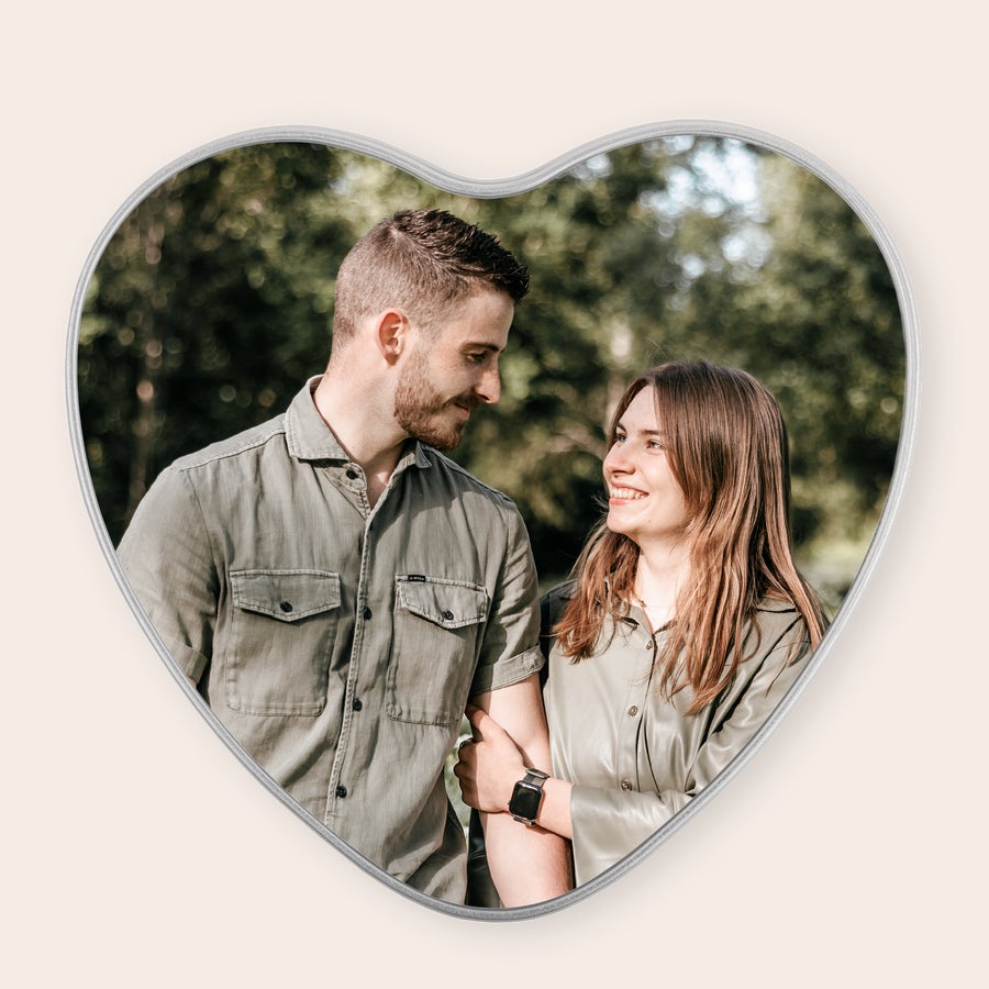 Snoepblik bedrukken Hartvormig snoepblik bedrukt met foto van een koppel, gepersonaliseerd met een afbeelding voor snoepjes