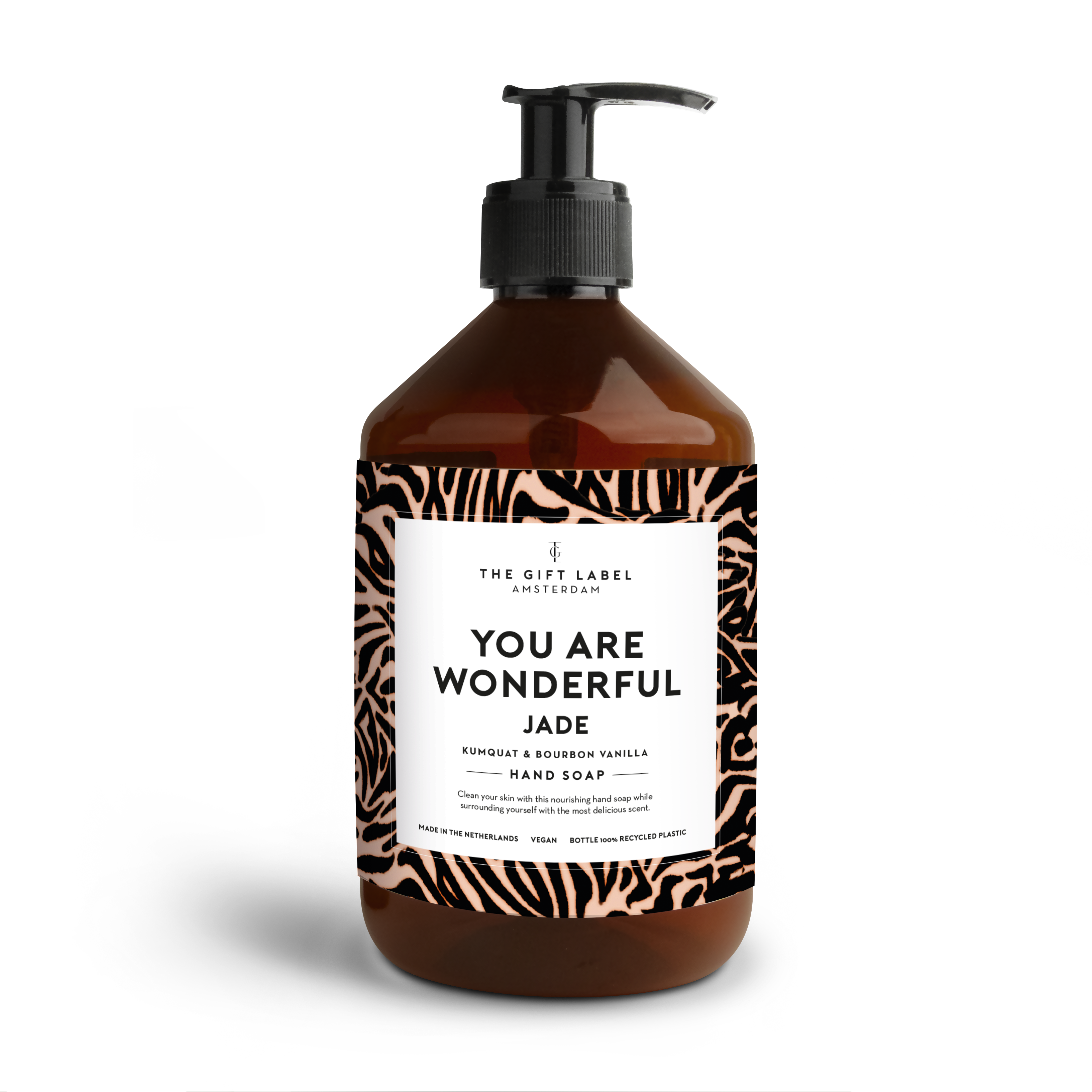 Személyre szabott The Gift Label kézszappan "YOU ARE WONDERFUL JADE" felirattal, fekete-bézs tigrismintás címkével és sötétbarna palackkal.