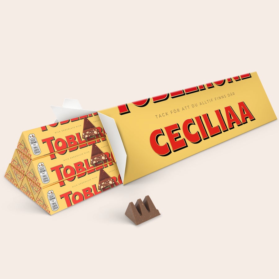 Toblerone med namn Personlig Toblerone-kaka - 1800 gram med namn Ceciliaa tryckt på förpackningen.