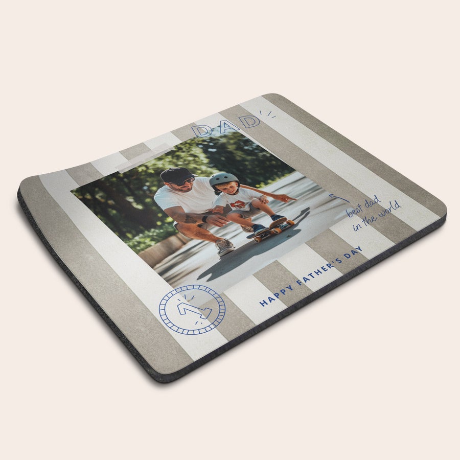 Tappetino Mouse Personalizzato Tappetino mouse personalizzato a righe con foto di papà e figlio, testo "DAD best dad in the world" e "HAPPY FATHER'S DAY" stampato