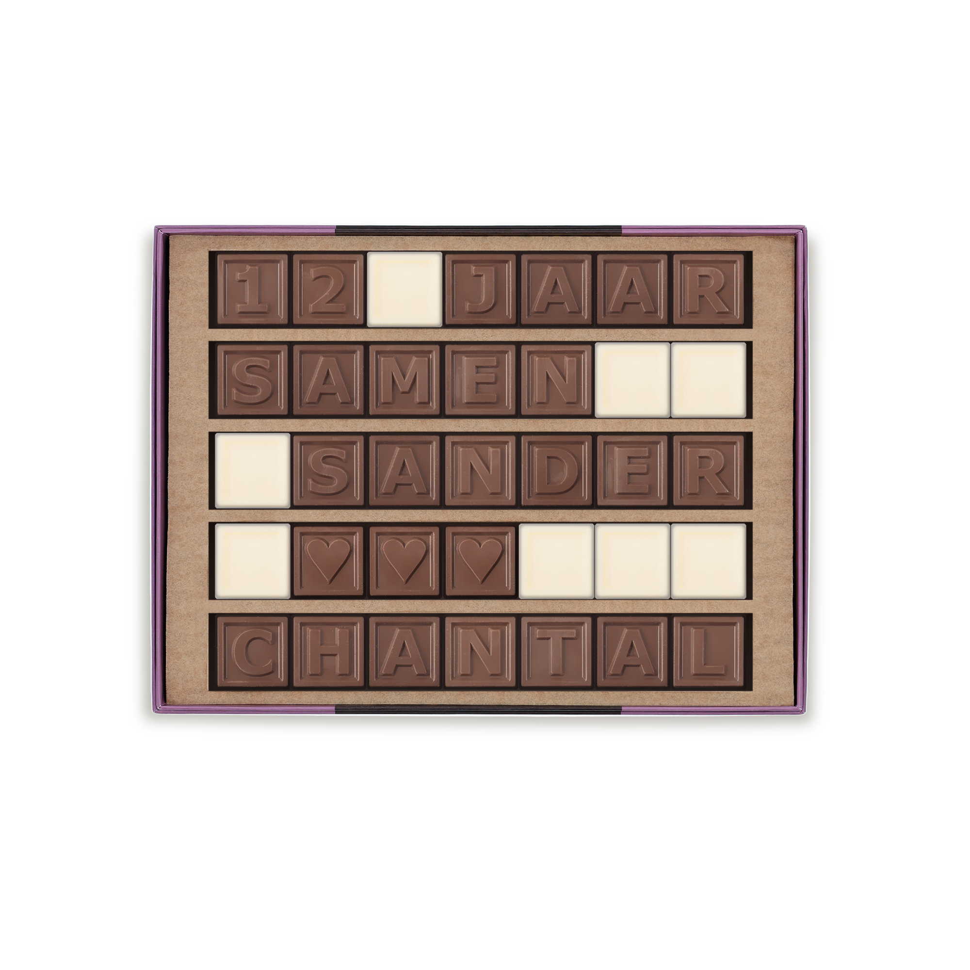 Gepersonaliseerd chocotelegram met de tekst 12 JAAR SAMEN SANDER CHANTAL en drie hartjes om heerlijk te smullen.