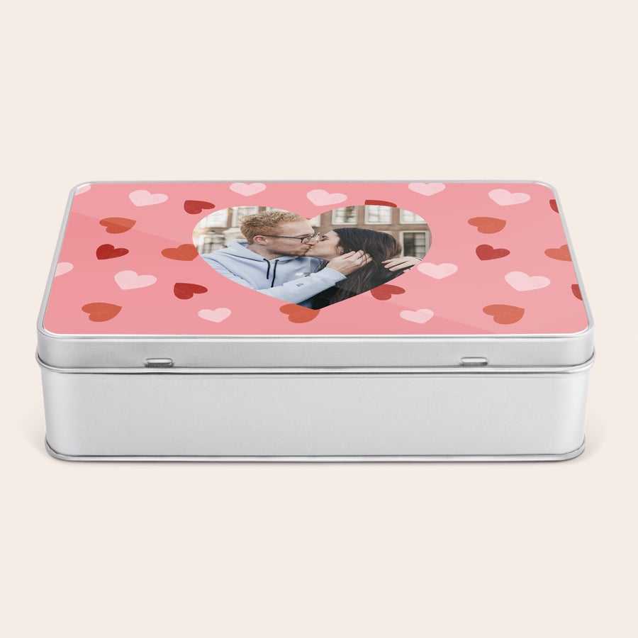 Cutie cadou umplută cu Oreo Cutie de biscuiți personalizată cu o poză de cuplu în formă de inimă și inimioare imprimate pe capac