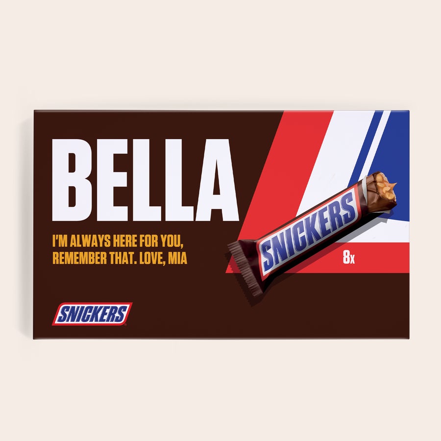 Személyre szabott Snickers díszdoboz Személyre szabott Snickers díszdoboz Bella névvel és nyomtatott üzenettel
