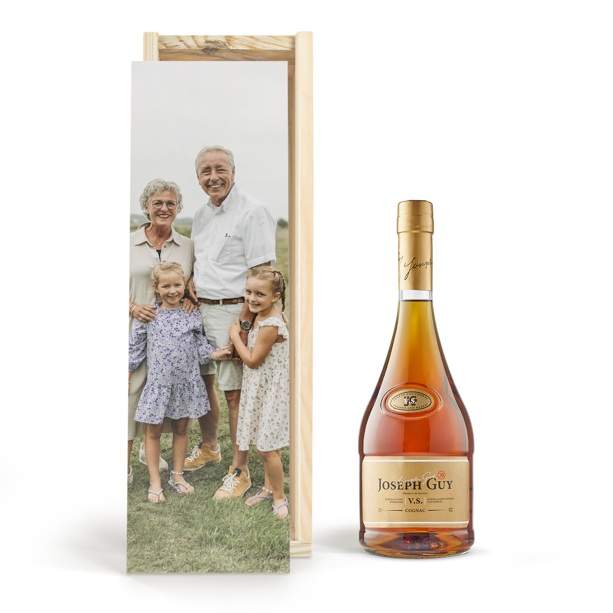 Garrafa de conhaque Joseph Guy em caixa de madeira com foto de família impressa