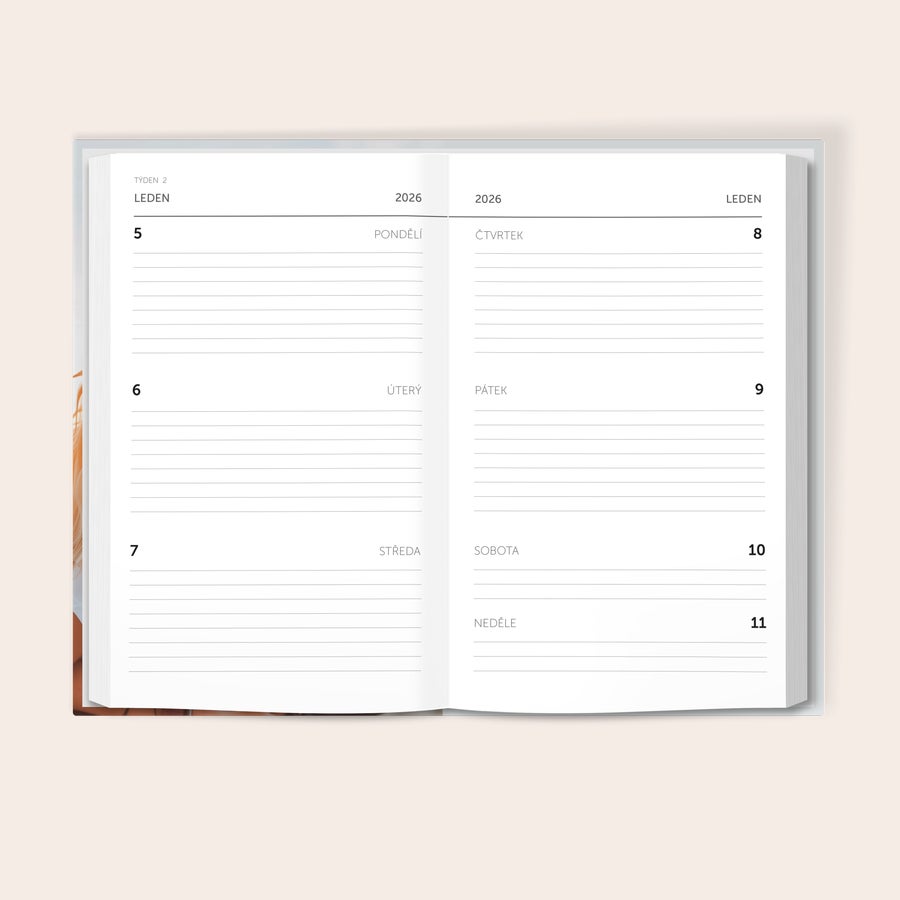 Vlastní plánovač Otevřený personalizovaný diář 2026 s designem s textem "Týden 2 Leden" pro snadné plánování.