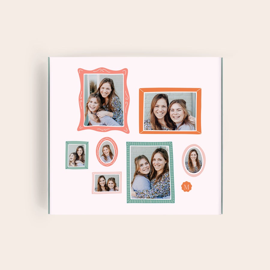 Pralinés de Milka Cumpleaños Caja regalo personalizada Milka con fotos impresas en varios marcos y una letra "M" en naranja, ideal para ¡Feliz cumpleaños!