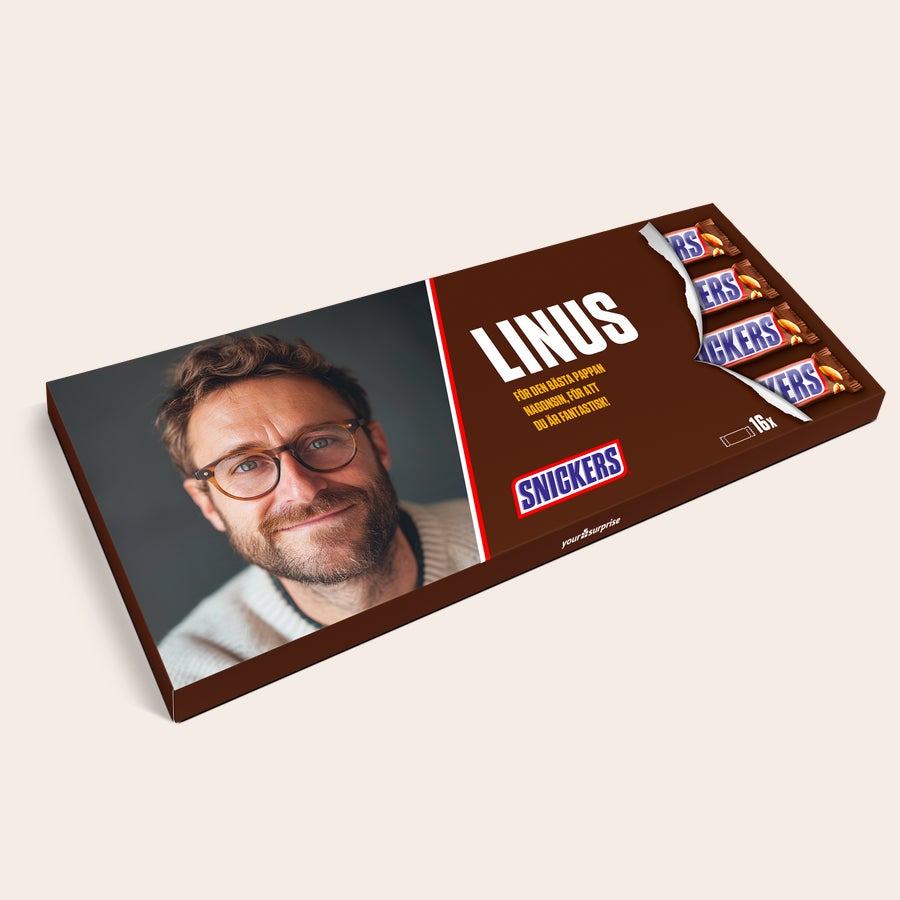 Personlig XXL Snickersbar Personlig gigantisk Snickersbar i choklad med foto och namn "Linus" tryckt på asken, inklusive meddelande "För den bästa pappan någonsin, för att du är fantastisk!".