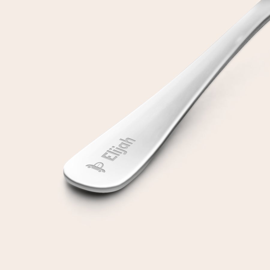 Set de tacâmuri gravate pentru copii Tacâm de bebeluș din oțel inoxidabil, gravat cu numele Elijah și o mașinuță. Surprinde-l pe cel mic cu tacâmuri personalizate!