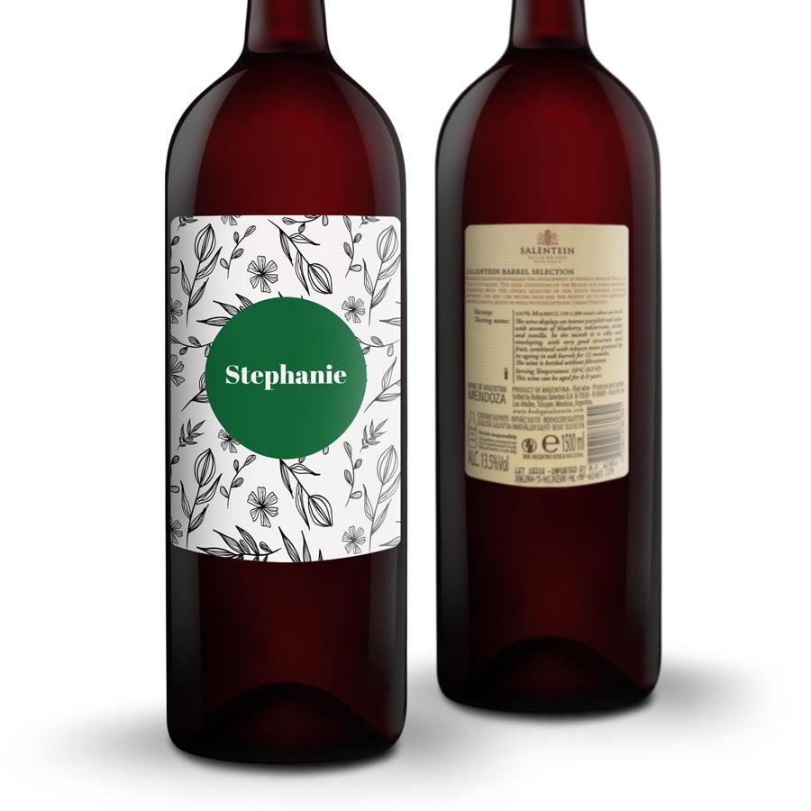 Fľaša vína Salentein Malbec s personalizovaným štítkom s menom Stephanie a kvetinovým motívom.