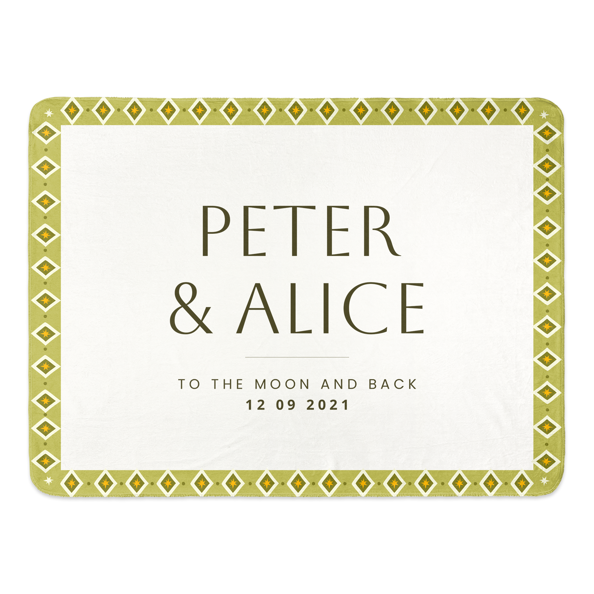 Personlig fleeceteppe med navnene Peter & Alice og datoen 12 09 2021, trykt med dekorativ grønn kant.