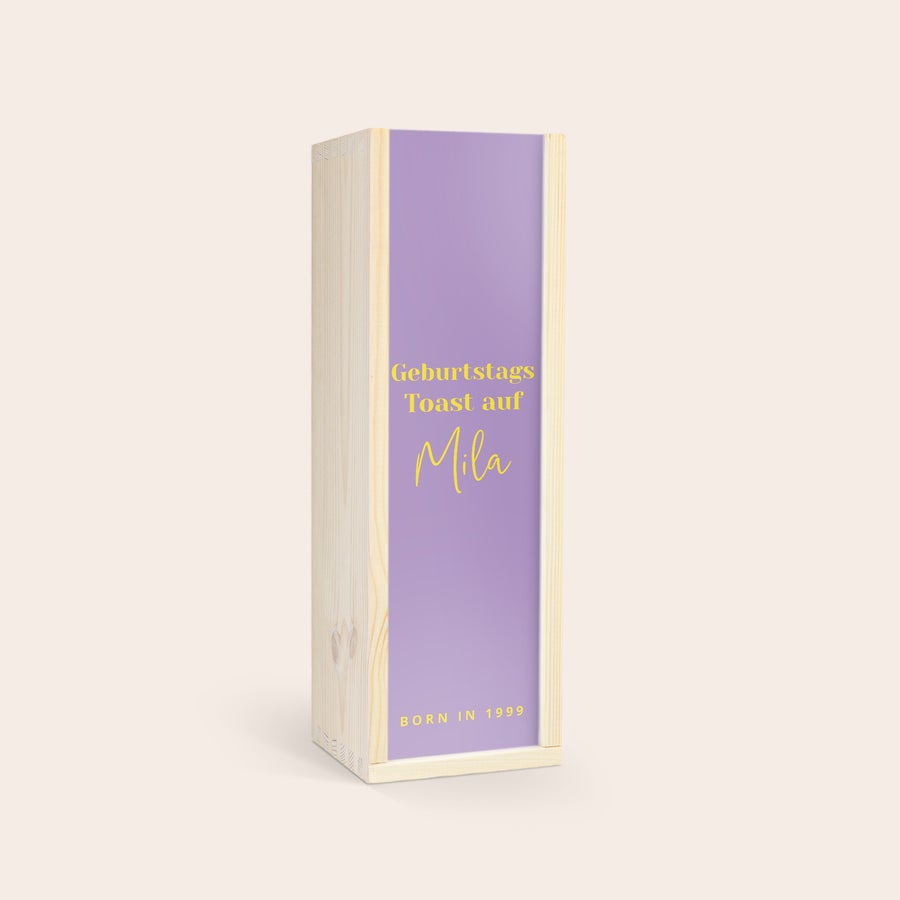 Wein in Holzkiste - Salentein Primus Malbec  Eine Flasche Salentein Primus Malbec Wein in Holzkiste als Geschenk, lila bedruckt mit "Geburtstags Toast auf Mila Born in 1999".