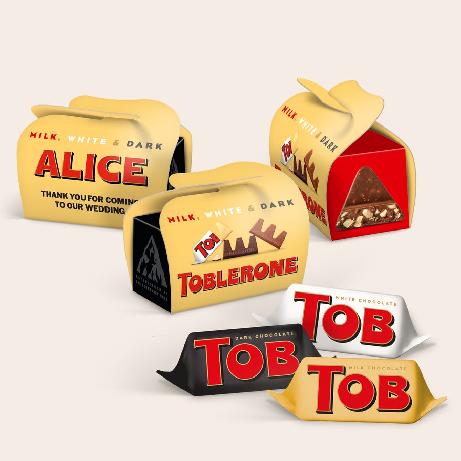 Personalizované mini balenia Toblerone Obrázok personalizovaných čokolád Toblerone v krabičkách s menom Alice a textom Vytvorte nezabudnuteľné chvíle pomocou vlastných čokoládových pochúťok.