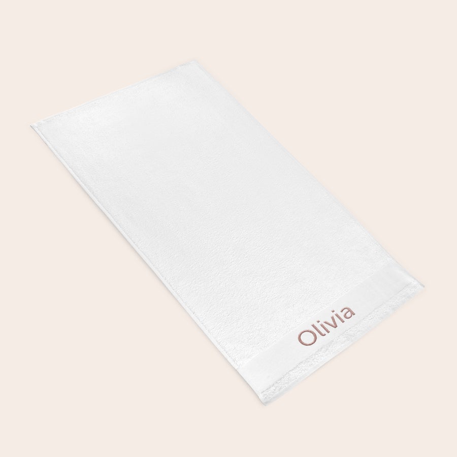 Asciugamano con testo Asciugamano bianco super morbido e coccoloso ricamato con il nome Olivia in marrone personalizzabile