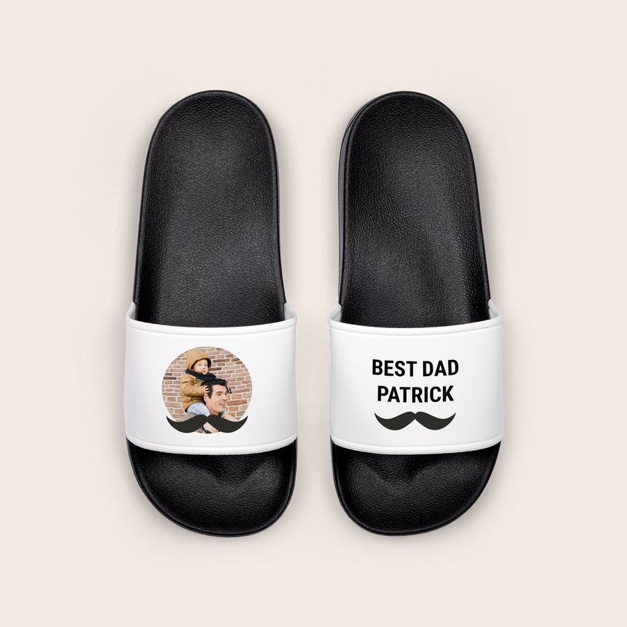 Klapki z własnym nadrukiem Personalizowane gumowe klapki z nadrukiem zdjęcia taty i dziecka oraz tekstem BEST DAD PATRICK