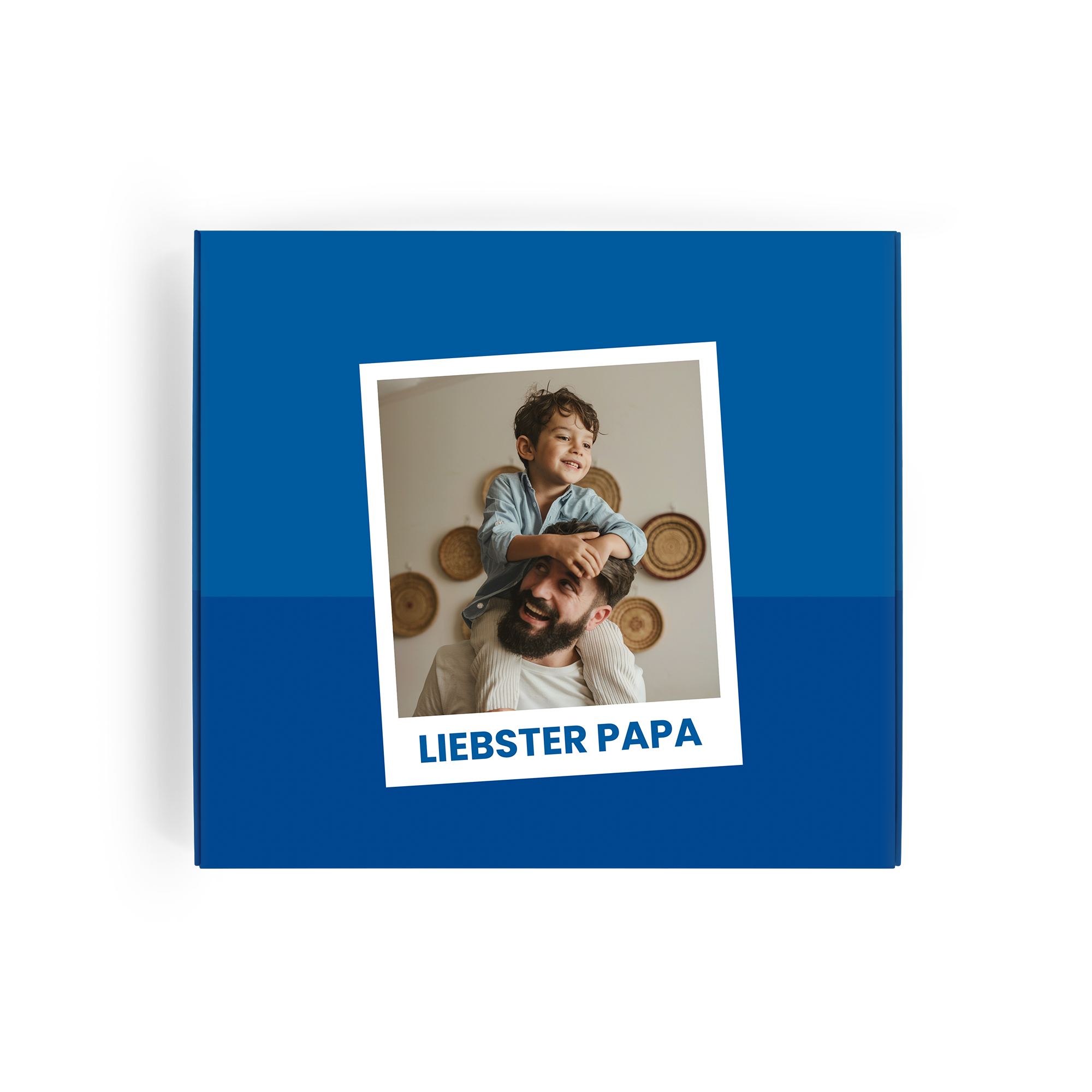 Personalisierte Socken-Geschenkbox mit 2 Paar Socken in Größe 39/42. Ein blaues Paket mit einem personalisierten Foto und dem Text Liebster Papa.