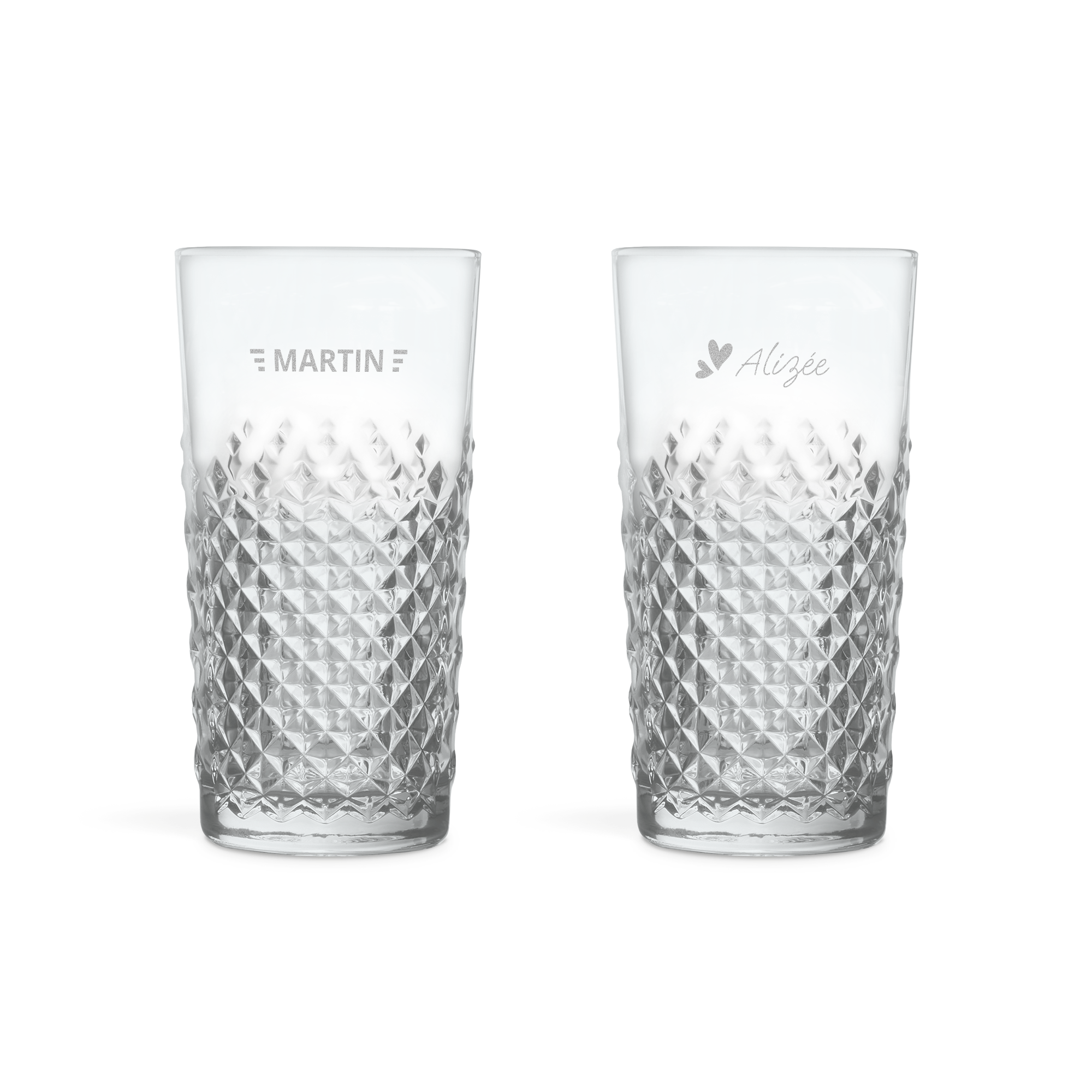 Gravez un verre à cocktail, motifs en losange, prénom Martin et Alizée gravés pour un délicieux mojito.