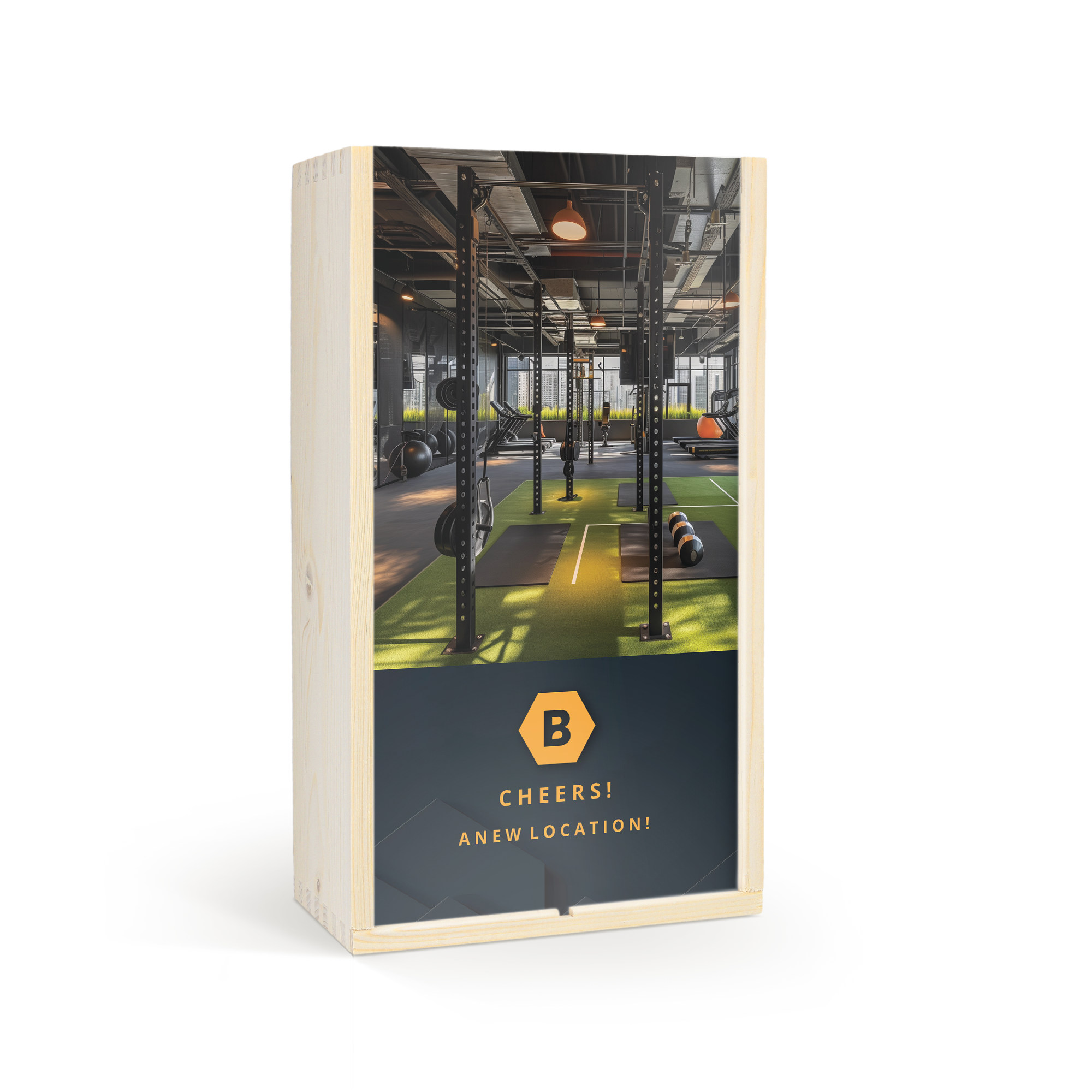 Luxe houten gin-tonic pakket met bedrukte kist, gepersonaliseerd met foto en tekst “Cheers! A new location!”