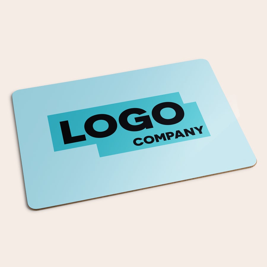 Pogrinjki - Personalizirani Podstavki Personalizirana preproga z logotipom in besedilom pod ploščo, idealno zabavno darilo z lastno fotografijo.