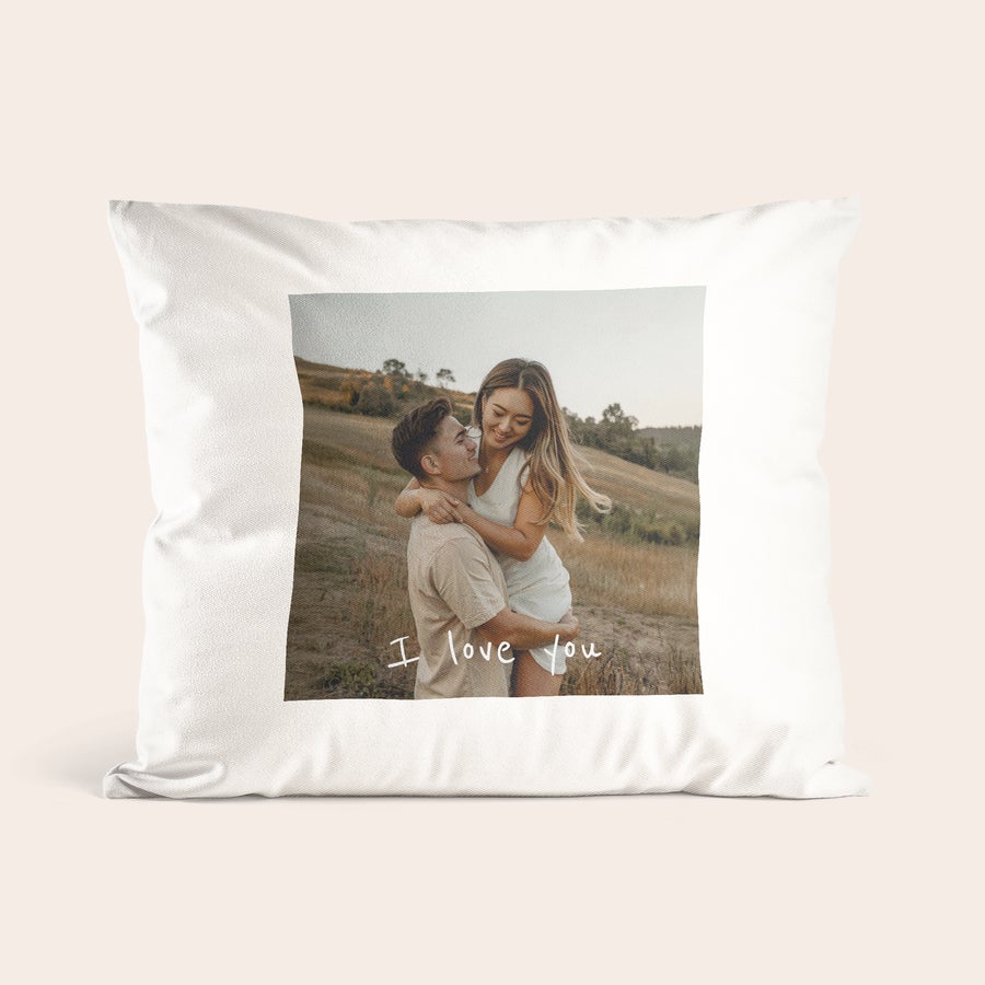 Cuscini con Foto Cuscino personalizzato con foto di una coppia che si abbraccia e la scritta I love you