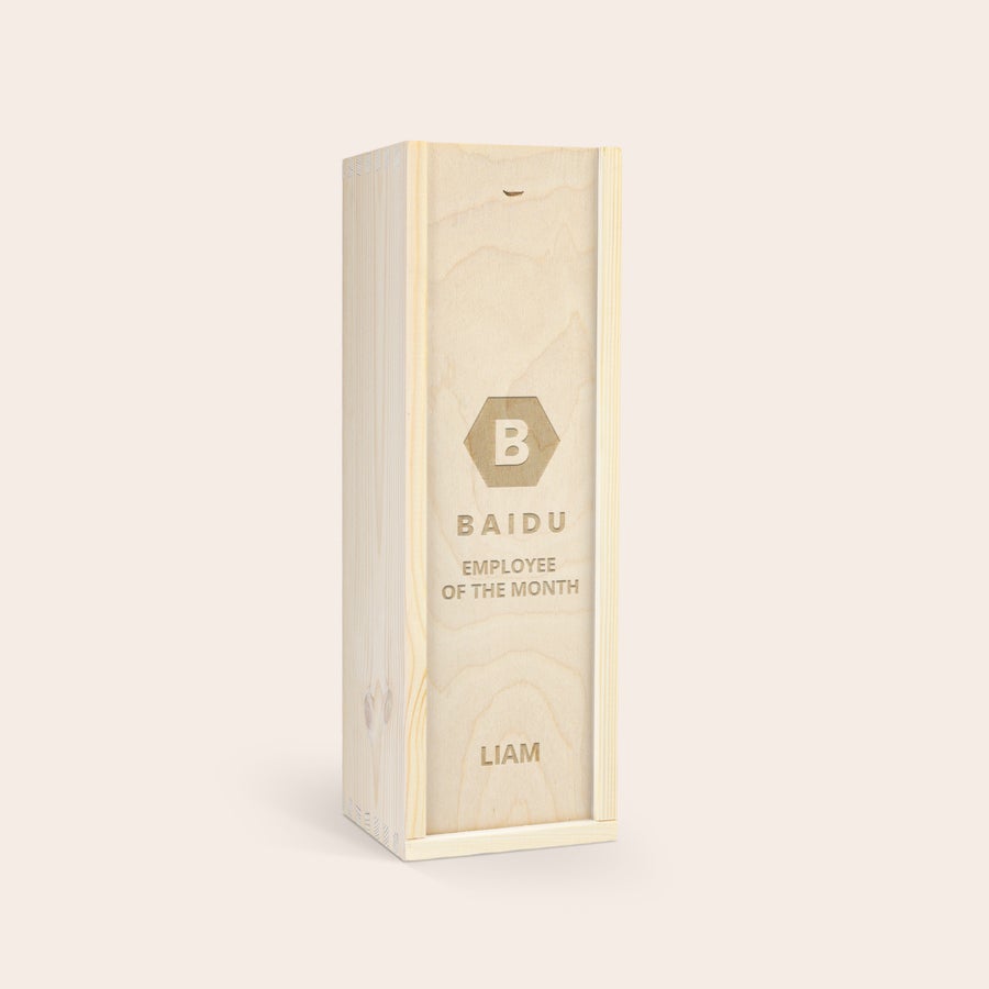 Personalizované Belvy - Červené víno Dřevěná krabice s rytím "BAIDU EMPLOYEE OF THE MONTH LIAM" na láhev červeného vína.